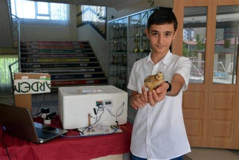 1­2­ ­y­a­ş­ı­n­d­a­,­ ­r­o­b­o­t­i­k­ ­k­o­d­l­a­m­a­y­l­a­ ­k­u­l­u­ç­k­a­ ­m­a­k­i­n­e­s­i­ ­y­a­p­t­ı­ ­-­ ­İ­l­g­i­n­ç­ ­H­a­b­e­r­l­e­r­